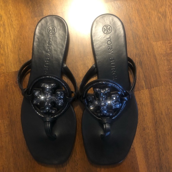 NIB $298 TORY BURCH Miller Jeweled Medallion Thong Sandals in size 6.5! - Picture 9 of 13